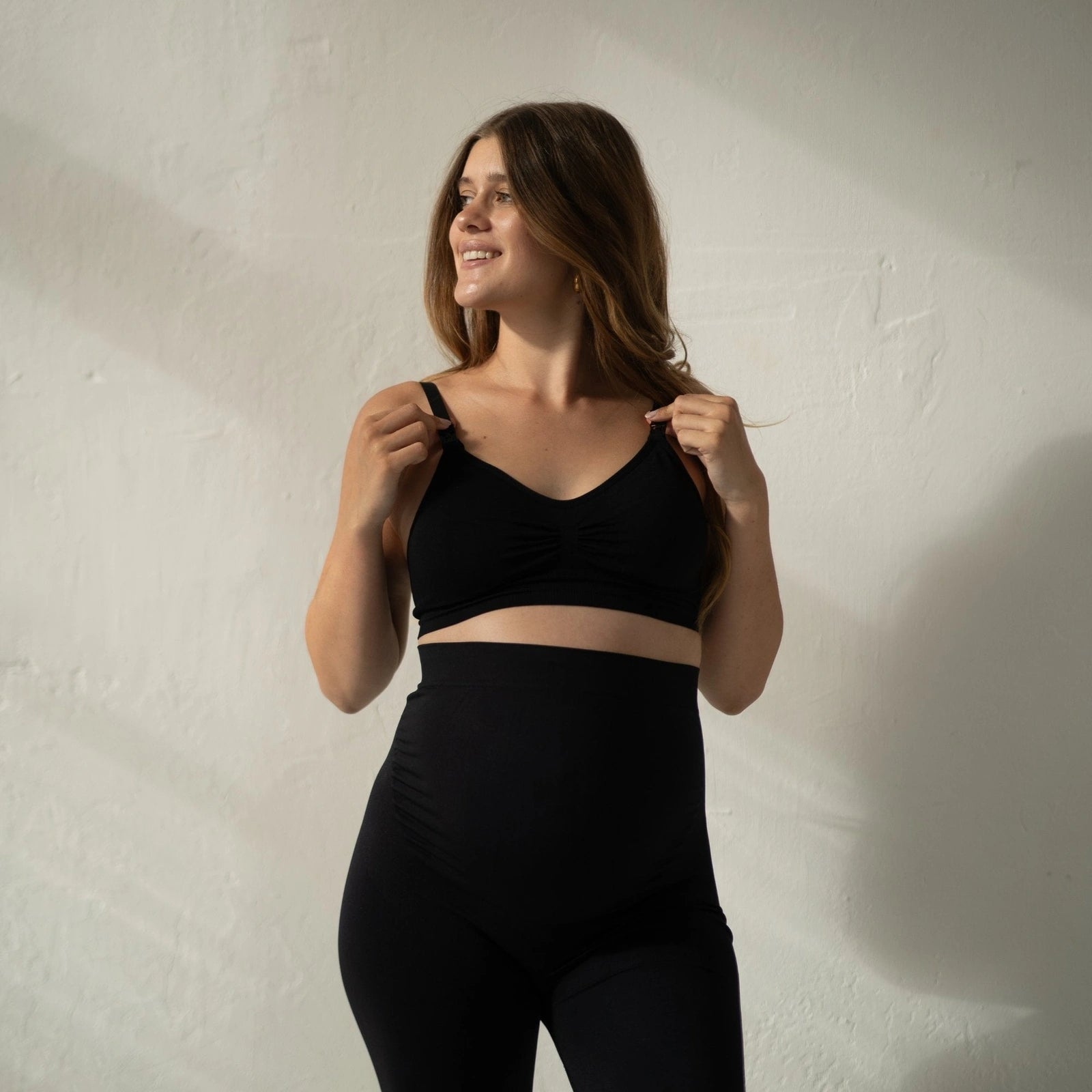 Brassière d’allaitement Lynelia portée pendant la grossesse