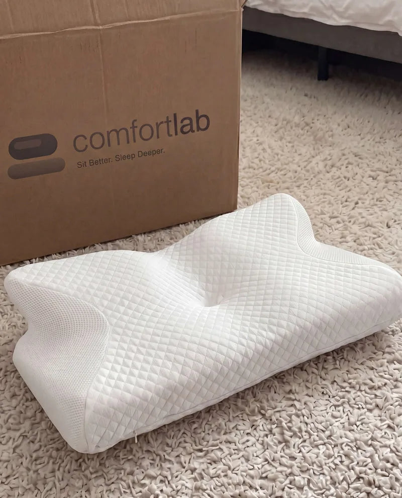 Cliente utilisant l’oreiller ergonomique